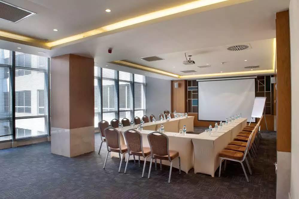Отель Isg Sabiha Goekcen Airport 4*